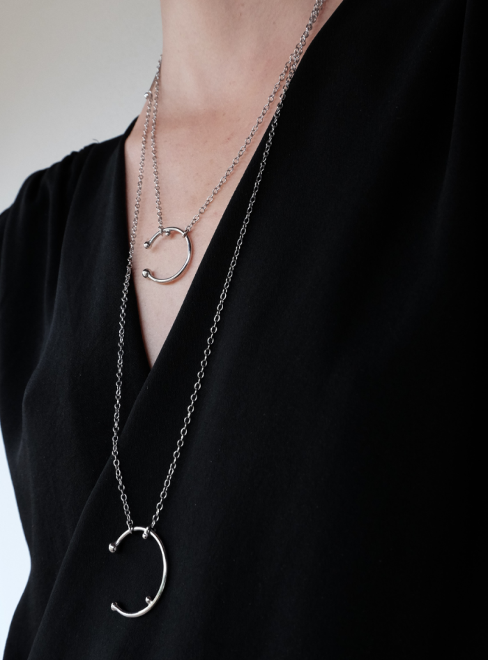 Collana geometrica circle piercing collana artigianale in ottone Collana multi catena Collana con rifinitura in argento Collana con ciondoli piercing Gioiello artigianale personalizzato Collana in stile moderno