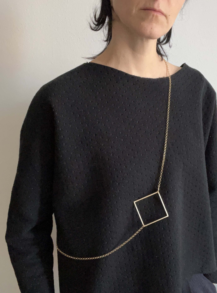 Collana geometrica QUADRATO catena Collana quadrato oro chiaro satinato Collana con catena regolabile Collana oro chiaro satinato Collana lunga con catena rolo Collana elegante oro satinato Collana versatile regolabile Collana multi indossabile Gioiello geometrico oro satinato Collana minimalista con quadrato Collana in oro chiaro Collana rolo lunga Collana design geometrico Collana oro satinato con quadrato