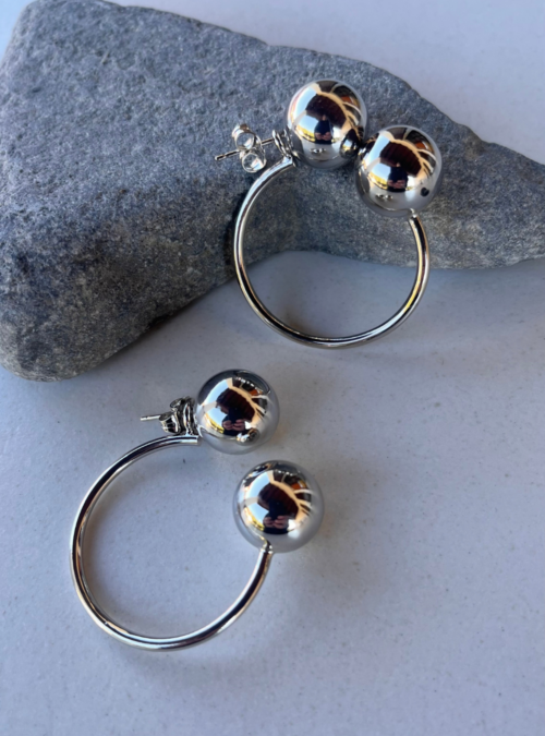 Orecchini DOUBLE BUBBLE argento con ciondoli estraibili e sfere grandi in stile piercing a contatto sul davanti per un orecchino strong e particolare con effetto ad anella